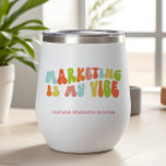 GroovyレトロマーケティングはMy Vibe，通信<br><div class="desc">贈り物この「マーケティングは私のバイブ」タンブラーあなたの人生のマーケティング専門家に。</div>