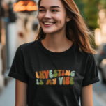 Groovyレトロ投資は私のVibe、投資家 Tシャツ<br><div class="desc">Groovy 'investingは私のTシャツである。それは金融投資で働く人のための素晴らしい贈り物を作る。</div>