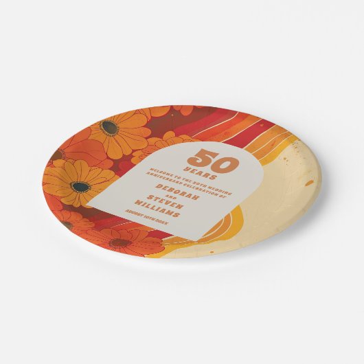 Groovyレトロ50th結婚のアニバーサリーウェルカムサイン ペーパープレート (アングル)