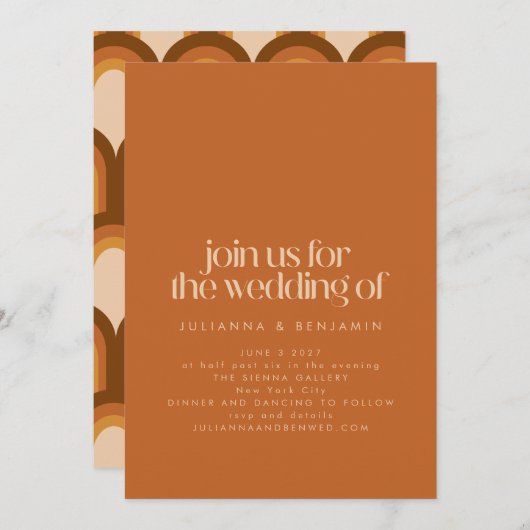 Groovyレトロ70sデザインブラウンテラコッタ結婚ズ 招待状 (正面/裏面)