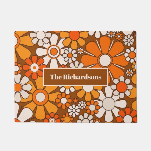 Groovyレトロ70sフローラルパターパーソナライズされたン ドアマット (正面)