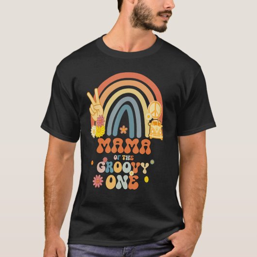 Groovyワンレインボーボホ誕生日パーティーのママ Tシャツ (正面)