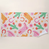 Groovy女性のカーボーイブーツとハットのパターンとサボテン ビーチタオル (正面)