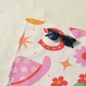 Groovy女性のカーボーイブーツとハットのパターンとサボテン ビーチタオル (インサイチュ)