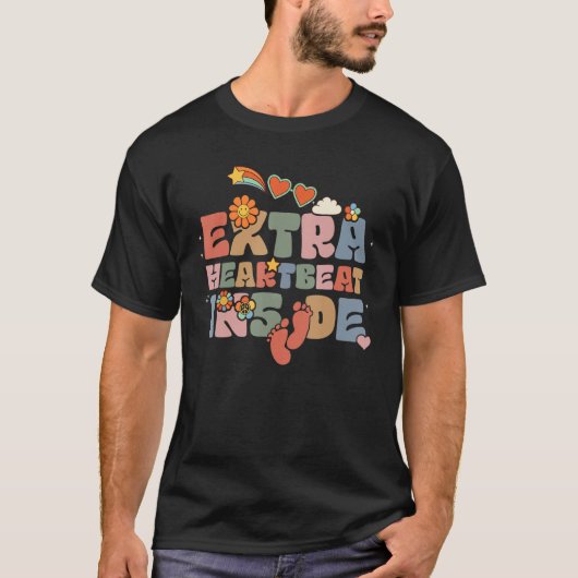 Groovy妊娠アナウンスメント内の余分なハートビート Tシャツ (正面)