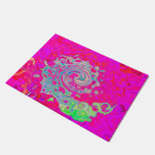 Groovy抽象芸術ティール（緑がかった色）ブルーとレッドスワール ドアマット (アングル)