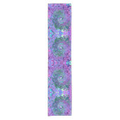 Groovy抽象芸術レトログリーンとパープルスワール ショートテーブルランナー (正面)