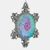 Groovy抽象芸術レトロピンクと緑の渦 スノーフレークピューターオーナメント (左)