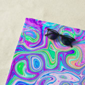 Groovy抽象芸術レトロピンクと緑の渦 ビーチタオル (インサイチュ)