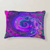 Groovy抽象芸術レトロマゼンタと紫スワール アクセントクッション (裏面)