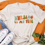 Groovy看護は私のVibe、医療、ナース トライブレンドＴシャツ<br><div class="desc">レトロスタイル「看護は私のヴィーブ」のTシャツ、ナース。</div>