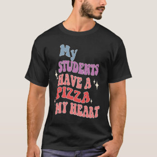 Groovy私の学生は私のハートのピザを持っている Tシャツ