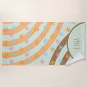 Groovy花模様レインボウズ名ビーチタオル ビーチタオル (正面)