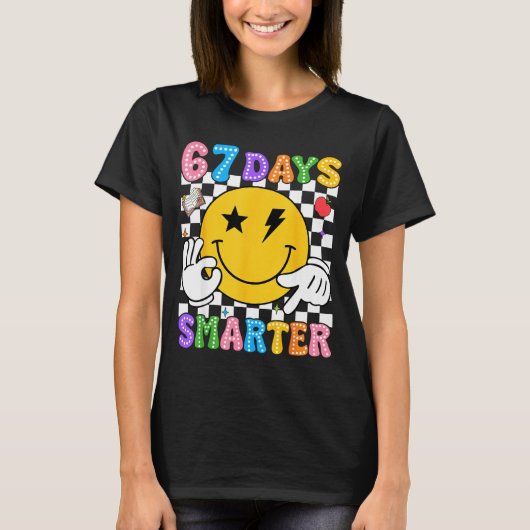 Groovy 67th Day Of School Shirt 67 Days Smarter Te Tシャツ (正面)