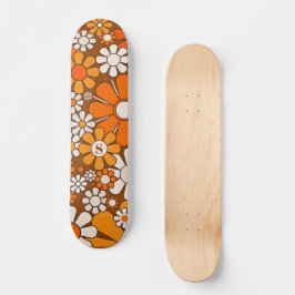 Groovy 70sレトロ花茶色とオレンジ、イニシャル付き スケートボード