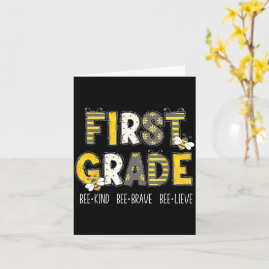 Groovy Bee Kind First Grade Teacher 1st Squad カード (黄色い花)