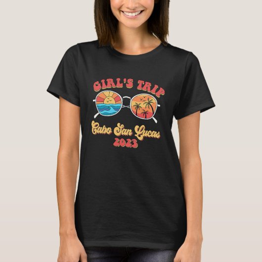 Groovy Cabo San Lucas 2023 Girls Trip Sunglasses S Tシャツ (正面)