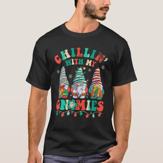Groovy Chillin With My Gnomies Santa Claus Chris Tシャツ (正面)