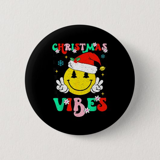 Groovy Christmas Vibes Smile Face Santa Hat Xmas T 缶バッジ (正面)