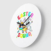 Groovy Funny Rabbit Egg Chick Easter Squad Day Men ラージ壁時計 (傾斜)