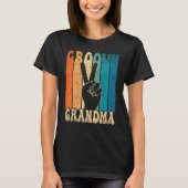Groovy Grandma 70s Aesthetic Nostalgia 1970's Retr Tシャツ (正面)