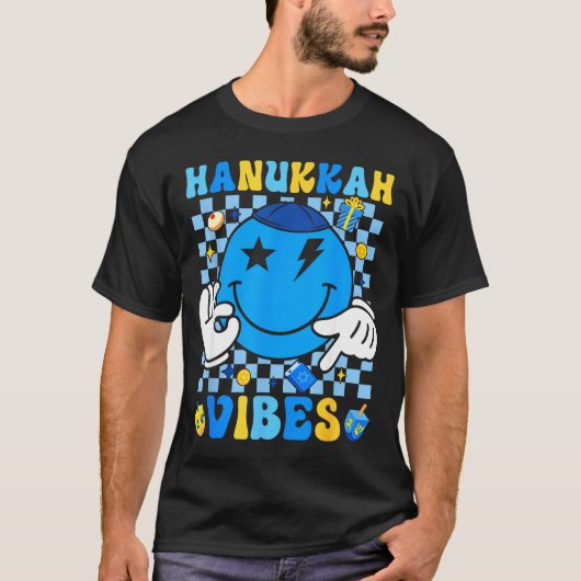 Groovy Hanukkah Vibes Chanukah Pajama Happy Hanukk Tシャツ (正面)