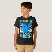 Groovy Hanukkah Vibes Chanukah Pajama Happy Hanukk Tシャツ (正面フル)