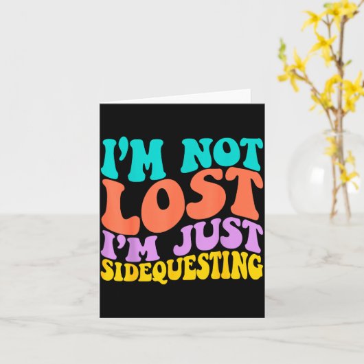 Groovy I’m Not Lost, I’m Just Sidequesting – Funny カード (黄色い花)