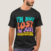 Groovy I’m Not Lost, I’m Just Sidequesting – Funny Tシャツ (正面)