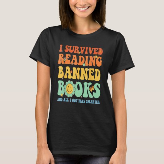 Groovy I Survived Reading Banned Books Book Lover  Tシャツ (正面)