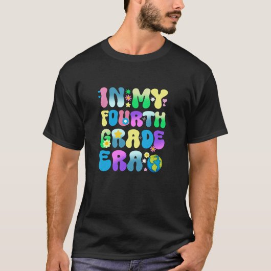 Groovy In My 4th Grade Era Back to School Tシャツ (正面)