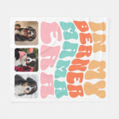 Groovy In My Berner Mama Era Bernese Mountain Dog フリースブランケット (正面(横))
