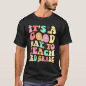 Groovy It s a Good Day to Teach 3rd Grade Teaching Tシャツ (正面)