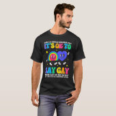 Groovy It s Ok To Say Gay Rainbow LGBT Lesbian Tra Tシャツ (正面フル)
