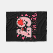 Groovy Kiss Me I'm 6 7 Heart Valentine Day 67 Meme フリースブランケット (正面(横))