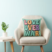 Groovy "Love Over War" Throw Pillow クッション (椅子)