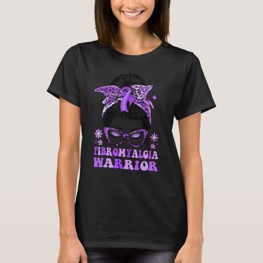 Groovy Messy Bun Leopard Purple Ribbon Fibromyalgi Tシャツ (正面)