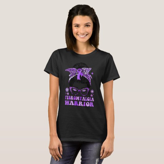 Groovy Messy Bun Leopard Purple Ribbon Fibromyalgi Tシャツ (正面フル)
