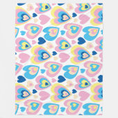 Groovy Modern Cute Pastel Pink Blue Yellow Hearts. フリースブランケット (正面)