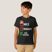 Groovy Naughty Six Seven 67 Christmas Family Xmas Tシャツ (正面フル)