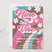 Groovy NineはVibeピンクのティール(緑がかった色)女の子9歳の誕生日である 招待状 (正面)