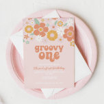 Groovy Oneレトロフローラ最初の誕生日 招待状<br><div class="desc">レトロインスパイアGroovy 70のスタイルの花とbohoのフォントと色と最初の誕生日の招待。</div>