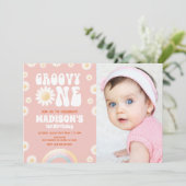 Groovy One Daisy Rainbow Retro Photo 1st Birthday 招待状 (スタンド正面)