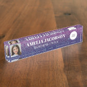 Groovy Purpleグリッターカスタムの写真とロゴ デスクネームプレート (側面)