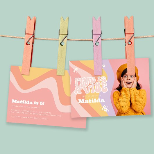 groovy rainbow fiveはvibe 60のデイジー写真 招待状