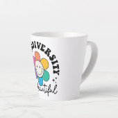 Groovy Rainbow Smiley Flower Neurodiversity カフェラテマグ (右アングル)