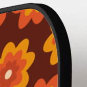 Groovy retro 70sヒッピー・オレンジ色の花パーソナライズされた ピックルボールラケット (左詳細)