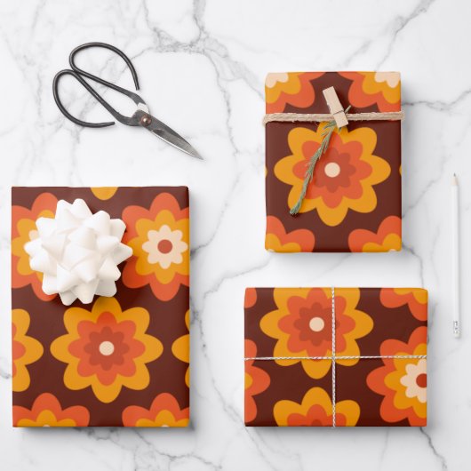 Groovy retro 70s boho hippieオレンジ色の花柄 ラッピングペーパーシート (正面)