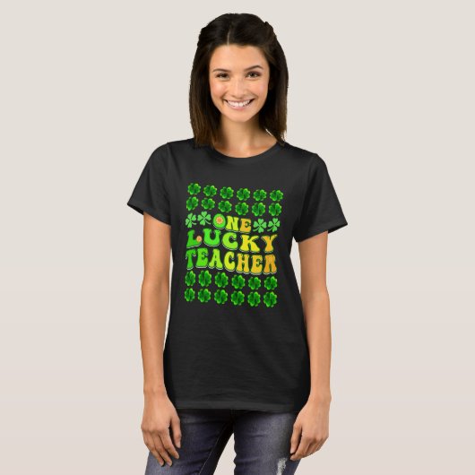 Groovy Retro One Lucky Teacher Irish shamrock St P Tシャツ (正面フル)
