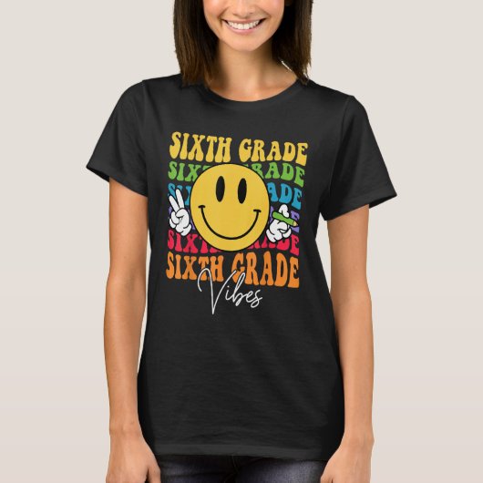 Groovy Retro Sixth Grade Vibes Face Teachers Back Tシャツ (正面)